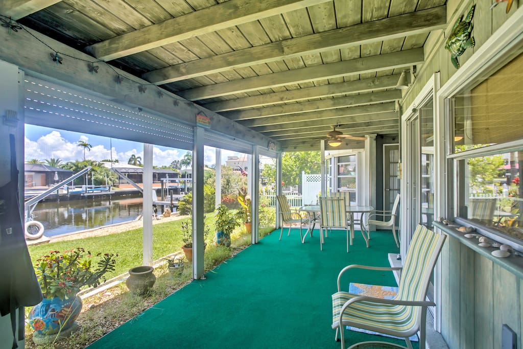 This nautical 1,250-square-foot home backs up to a lovely canal and offers sleeping accommodations for 4 guests.