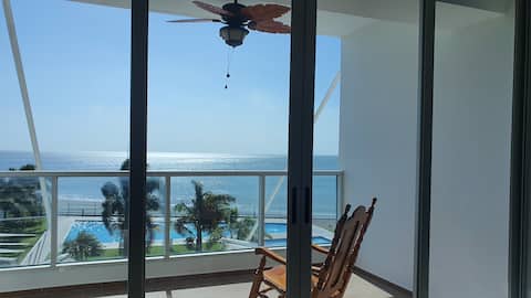 Apt of Beach with Beautiful Oceanfront View