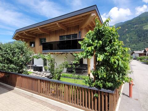 Alpen Quartier 3 with terrace and garden