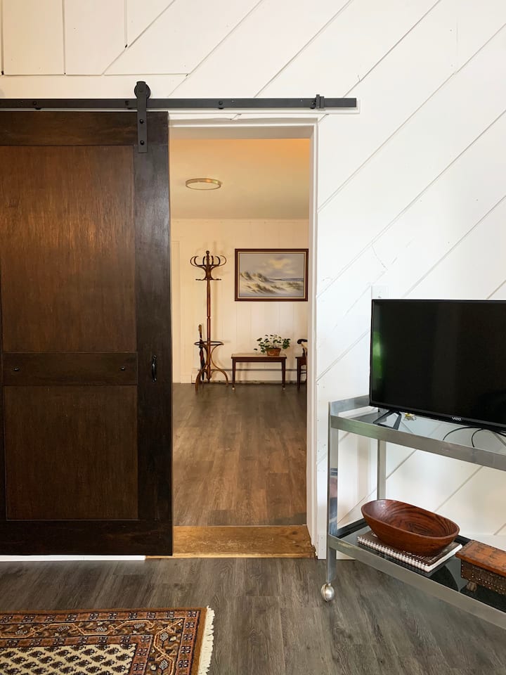 Dog Friendly Uptown Apt Near Stockade + Backyard - Hudson Valley, NY