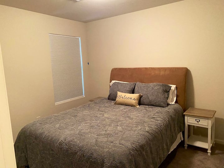 Dhoma e gjumit 3 - Mbretëreshë me dollap të vogël