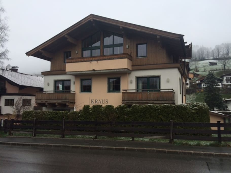 Foto der Unterkunft von der Straßenseite