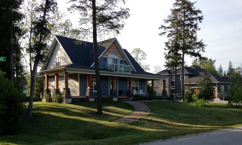 Airbnb Bayfield Vacation Rentals Places To Stay Ontario Canada
