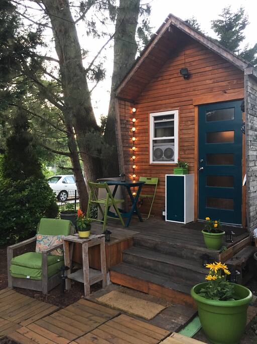 Tiny house deck with outdoor seating