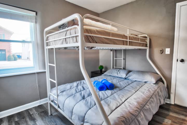 Bunkbed with Full over Twin