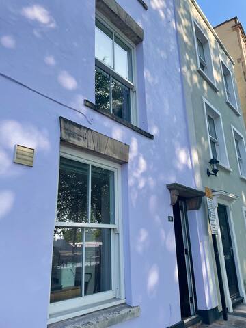 Central Bristol townhouse with harbour views. gallery image 2