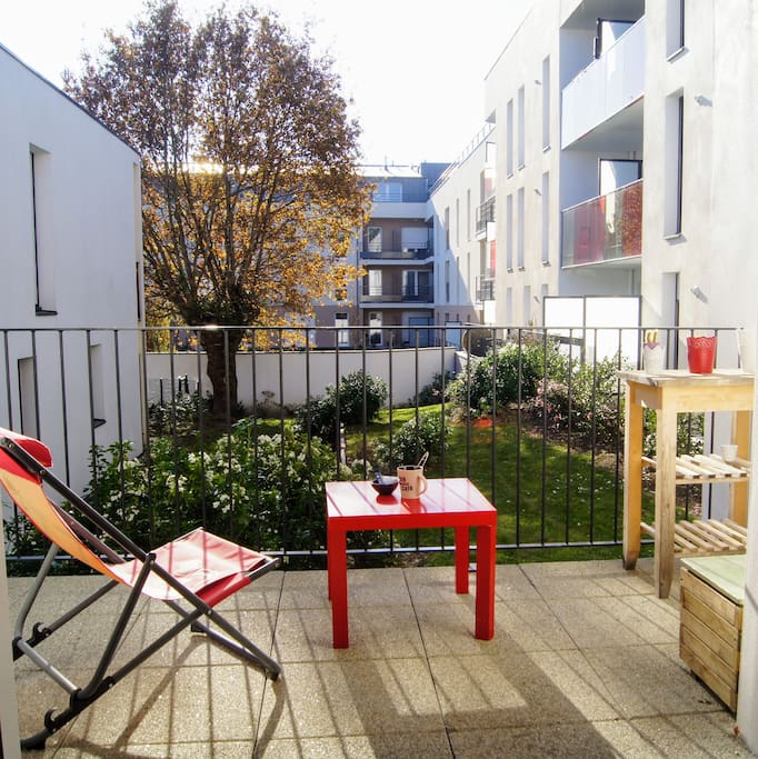 la terrasse donnant sur le jardin commun