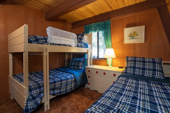 3. magamistuba narivoodite ja üheinimesevoodiga