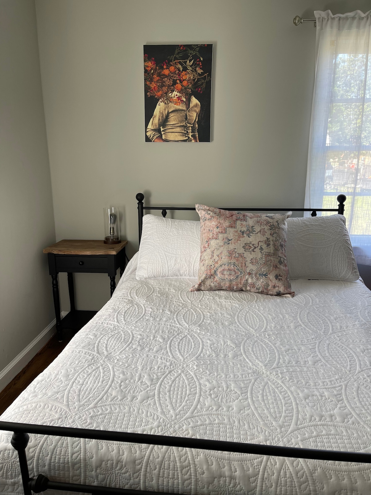 Walk to restaurants and downtown events!