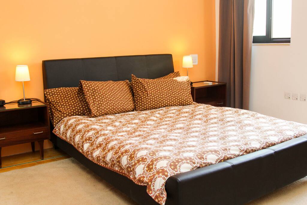 spacious, bright, airy triple bedroom with private roof and en-suite shower and toilet