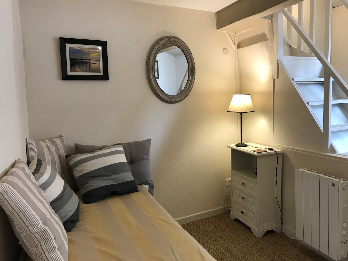 Habitación #2 con cama sofá 80-160Ancho para 1-2 