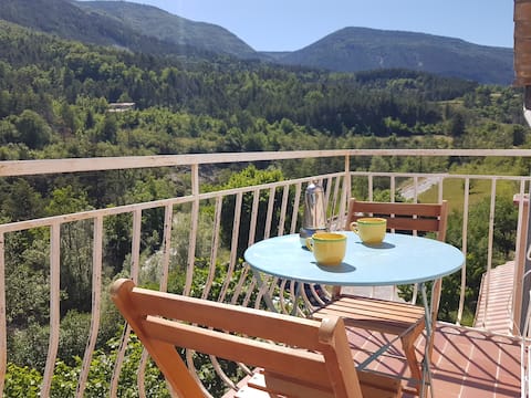 Quiet balcony apartment with mountain views