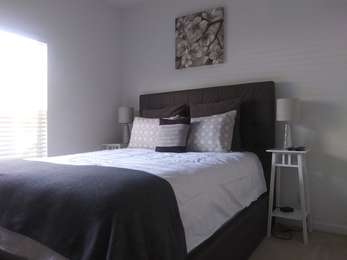 Спална соба бр.2 брачен кревет (широк 150-179 см)