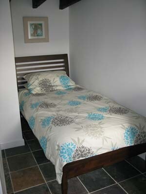 Dhomë gjumi e vetme në katin përdhe