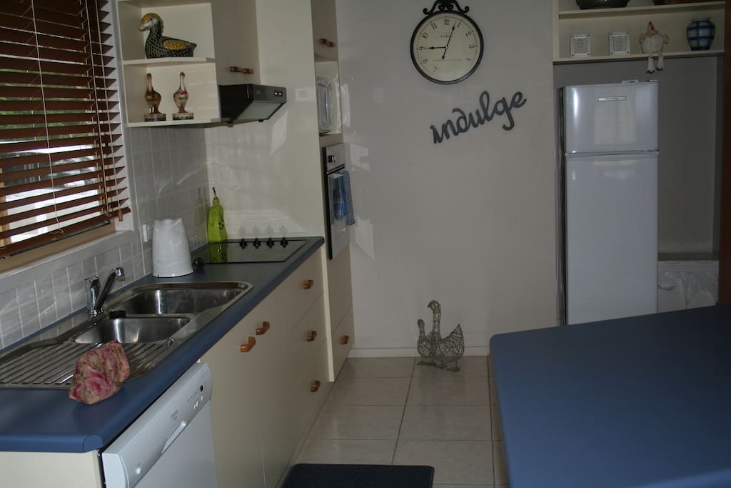Fully appointed kitchen, oven, microwave - the lot.