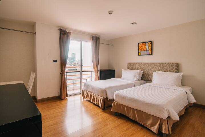 Pet friendly 3BR Entire Apt 156 sqm – Gym + Pool gallery image 4