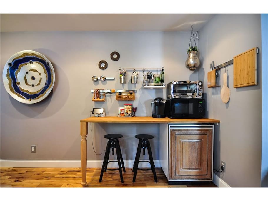 Kitchenette and desk provides a space for food storage, light meal prep, and laptop space.