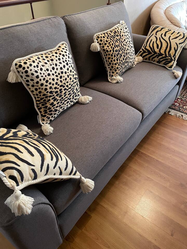 Nouveau canapé 
Sur mezzanine pour 2 adultes 