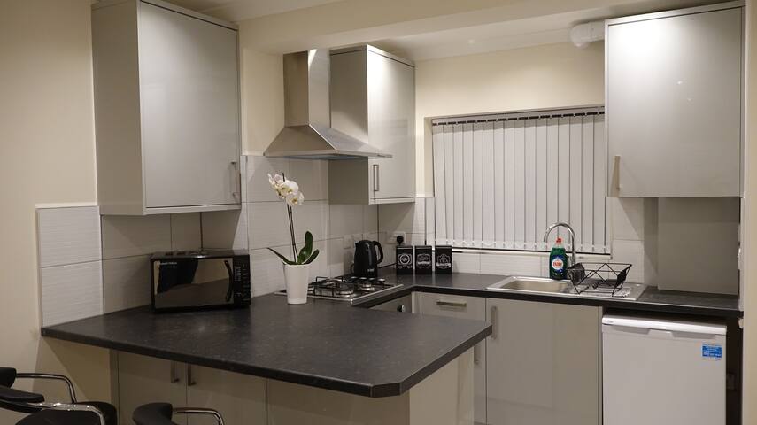 Flight house 3 parking spaces by Heathrow for 17 gallery image 4