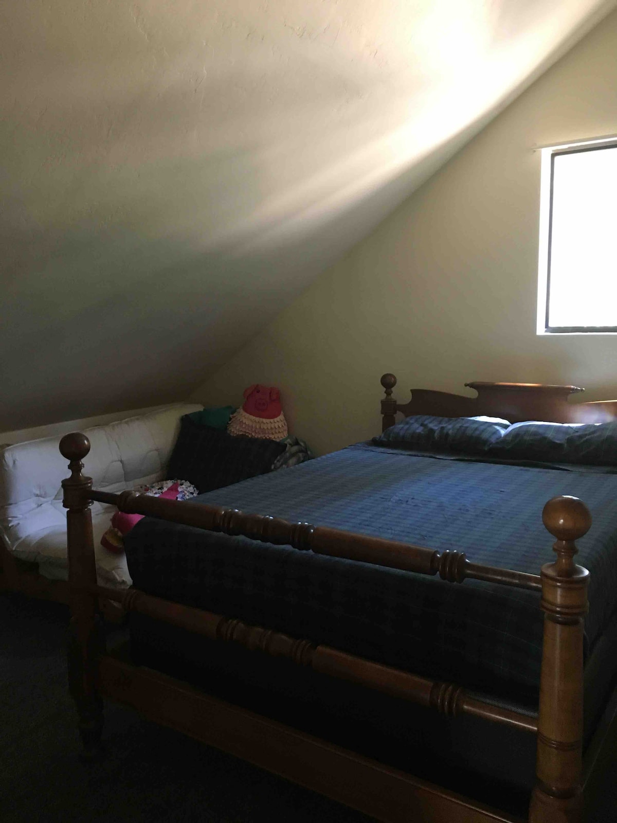 เตียงคู่โบราณและฟูกนอน