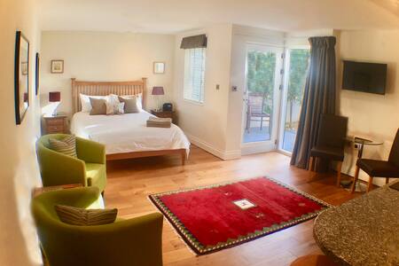 Secluded Studio, Stunning Area & Free Parking