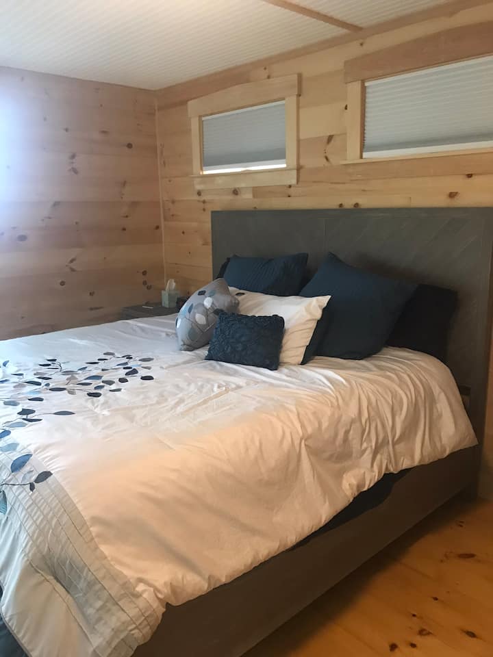 Cama King en el segundo piso