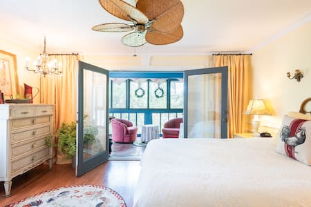 E🌴Queen suite, Keyless, Waterfront, mins to beach