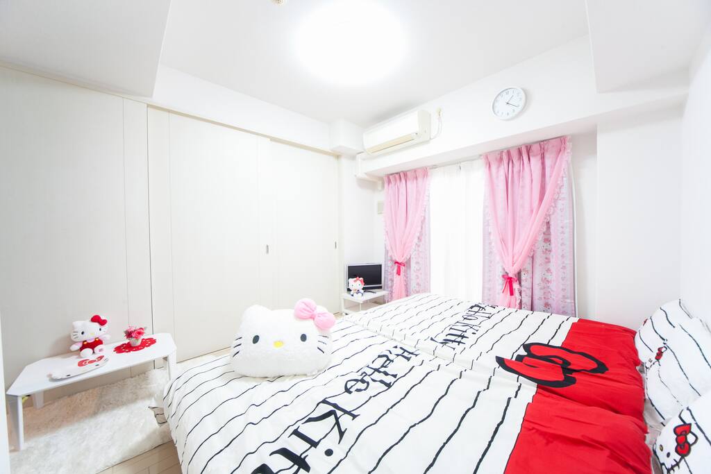 There are 2 semi double beds.