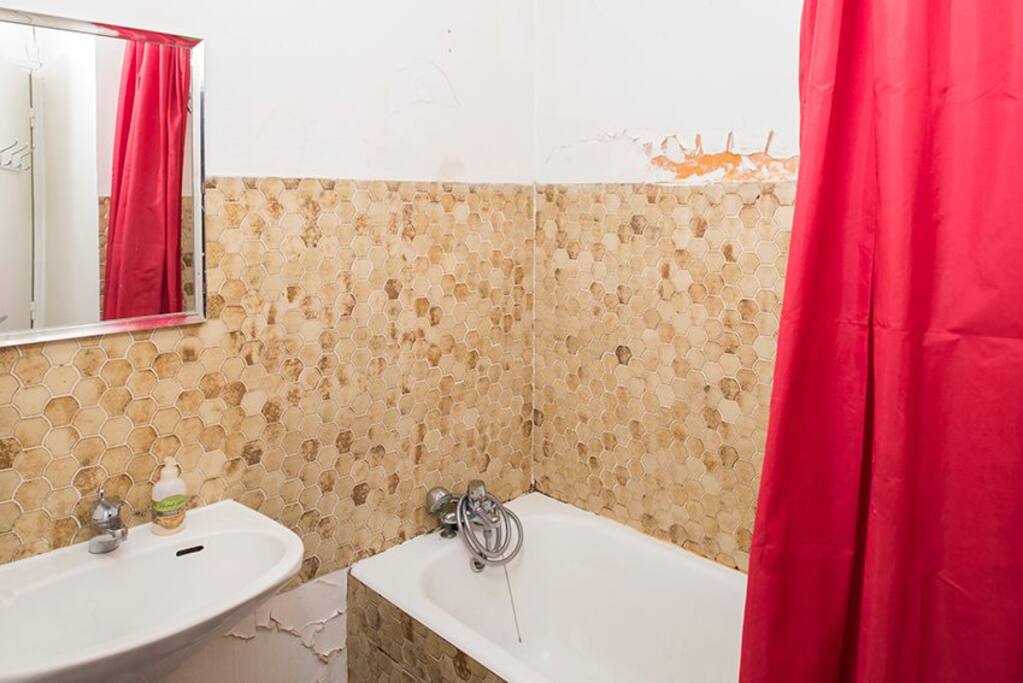 Bathroom with a comfortable bathtub