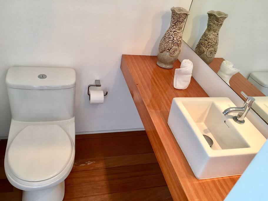 1/2 BAÑO PRIMER NIVEL