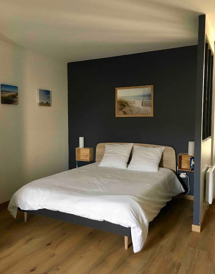 เตียงฟูกและหมอนขนาด 160 x 200 ซม. (ซื้อในเดือนมิถุนายน 2020)