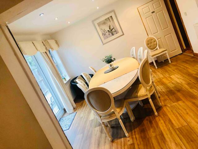 House In the Heart of town 15 min from Manchester gallery image 5