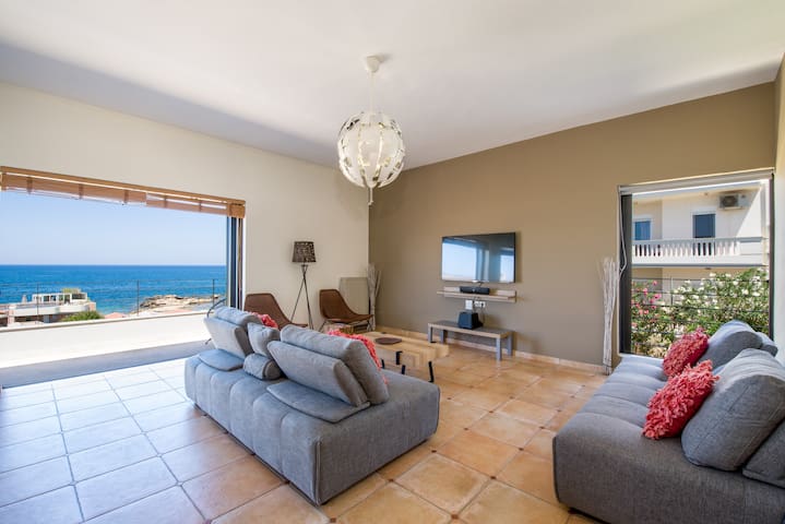 Xenia Villa A, Kalamaki,Chania,100m from the beach