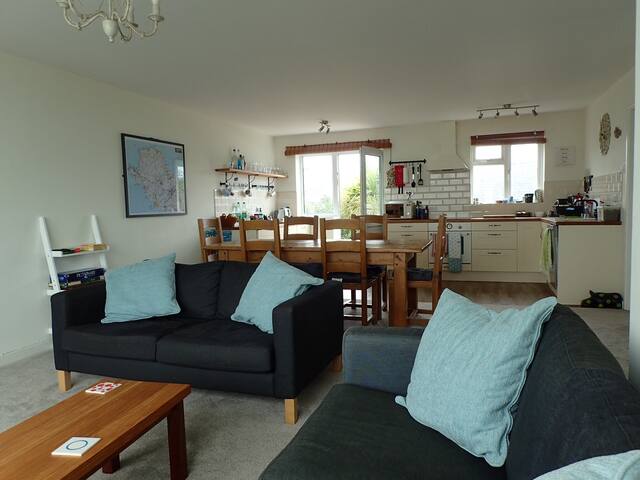 First floor apartment with stunning sea views