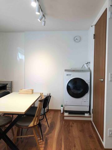 渋谷徒歩5分。駅近だけど夜は静かな１階の部屋。3 BED (w120cm)＋1SOFABED gallery image 3