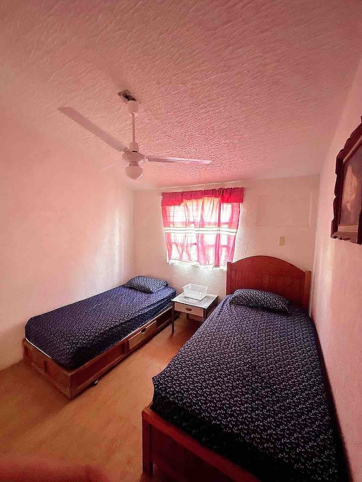 Მესამე საძინებელი 2 ტყუპი საწოლით.