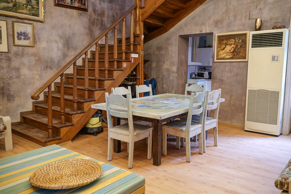 Lounge/Dining area