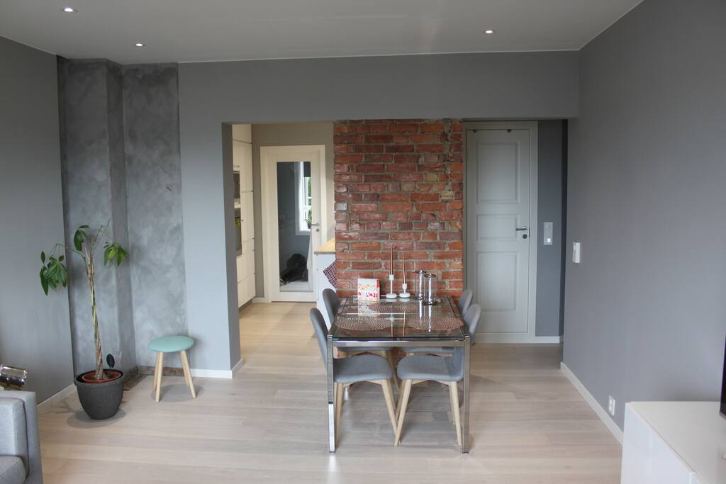 Livingroom and dining table