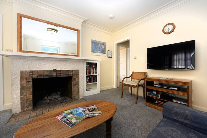 Well-maintained Home + 1st level of Duplex + 2.5 gallery image 2