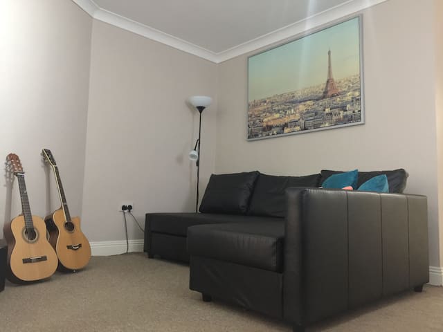 Cosy 2 bedrooms apartment in the city centre