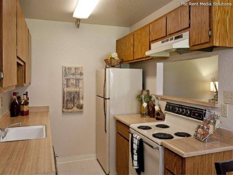 Kitchen (better equipped)
