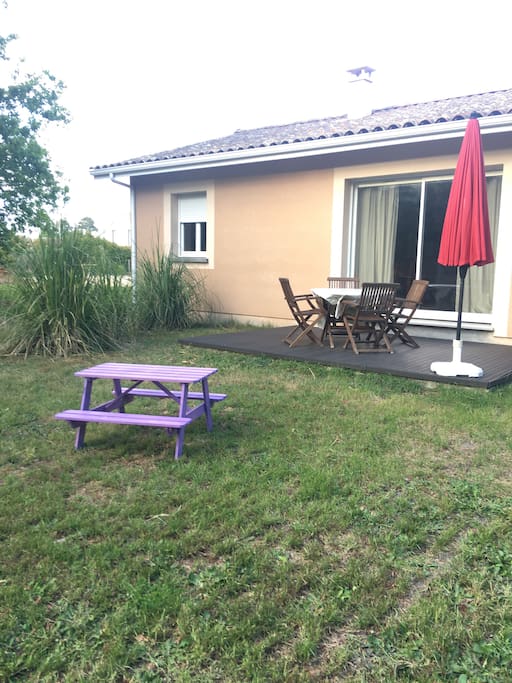 Jardin côté terrasse.
