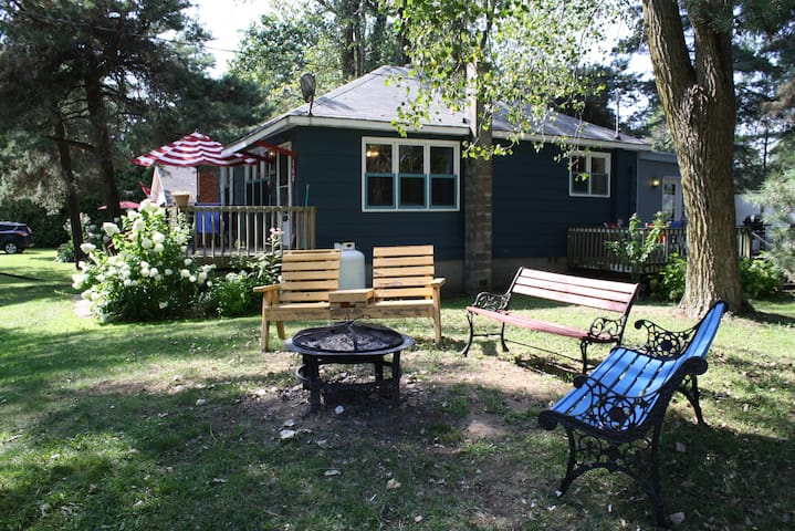 Spacious,Charming beach house, steps to dunes