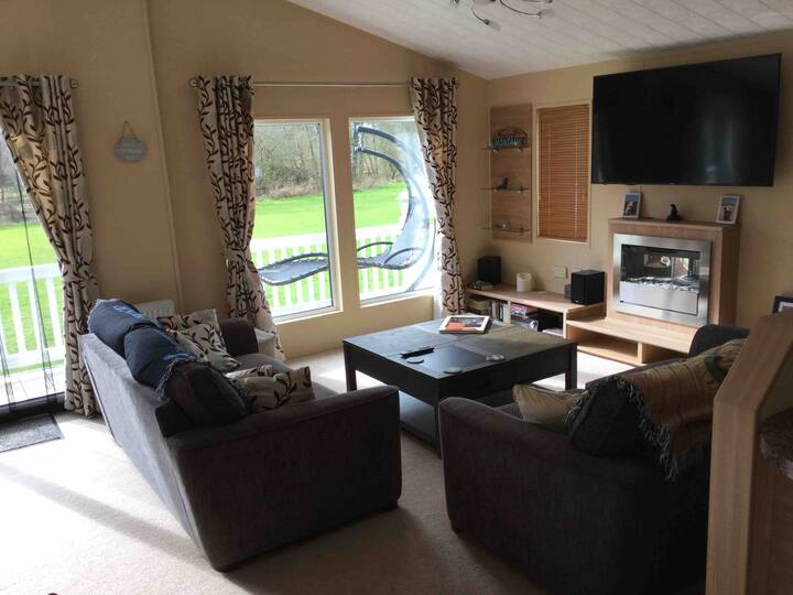 Beautiful  Lodge On Oakdene Forest Park, Hants - Ringwood