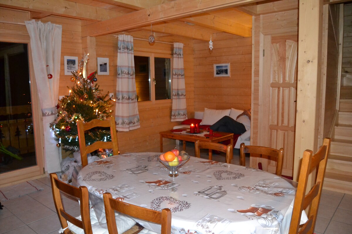 Successful Airbnb property: New chalet wooden ski resort in Réallon