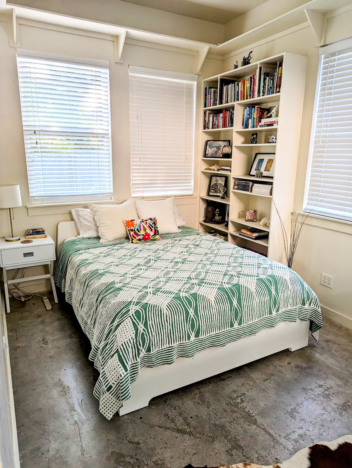 Central/East Maple Ave. Guest House