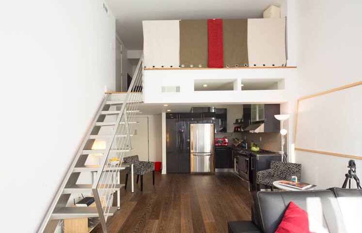 Luxury Loft in Creative & Fun Apt