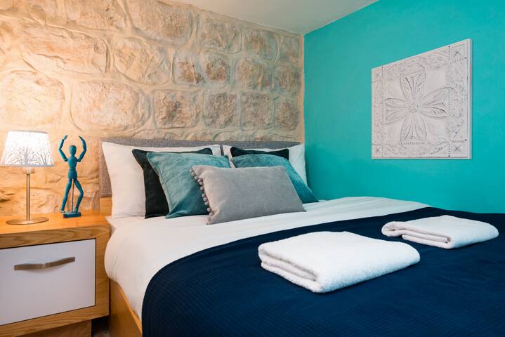 ☀Boutique & Unique \\ Prime Market Location☀