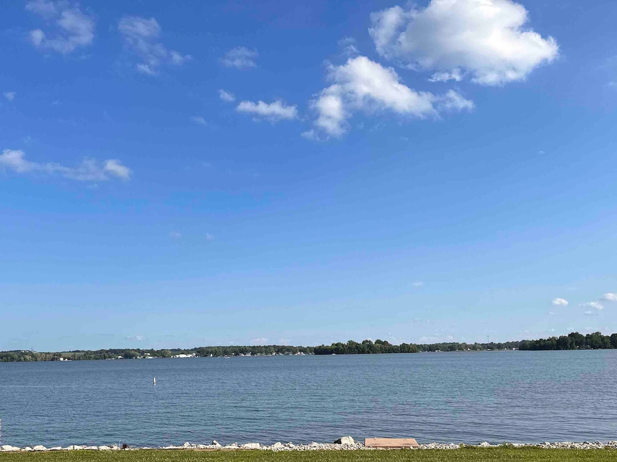 Beautiful Buckeye Lake Waterfront House 3BR/2BA Cottages for Rent in