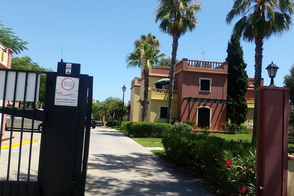 entrada a la urbanizcion
